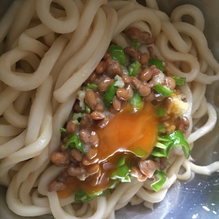 納豆と甘唐辛子の混ぜ混ぜうどん